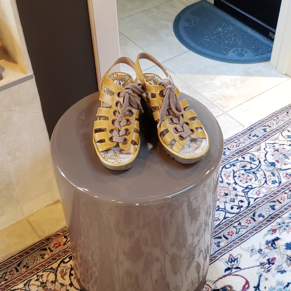 Fly London Sandles